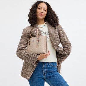 Mollie Tote Bag 25 In Signature Canvas