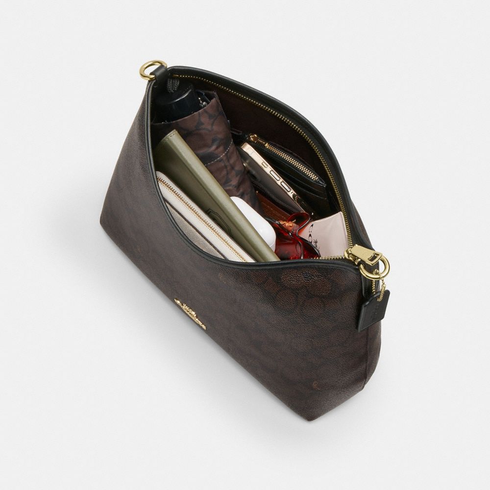 Laurel Shoulder Bag With Pockets In Loved Leather