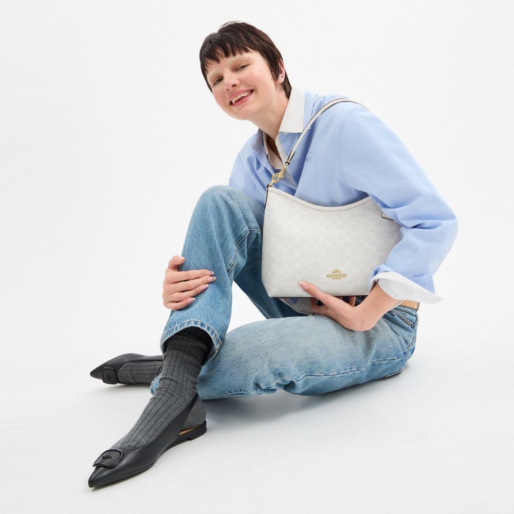 Laurel Shoulder Bag In Signature Canvas