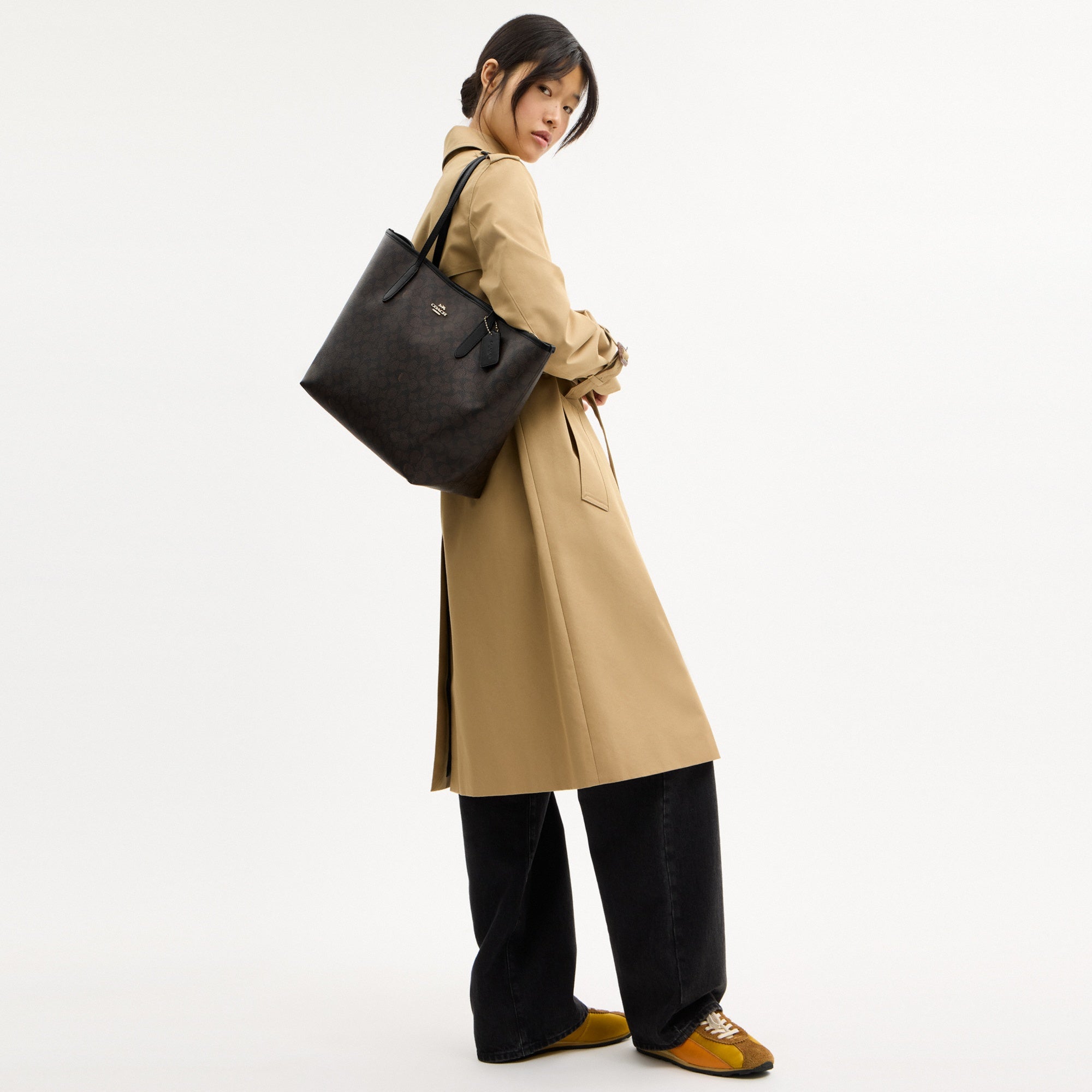 City Tote Bag In Signature Canvas
