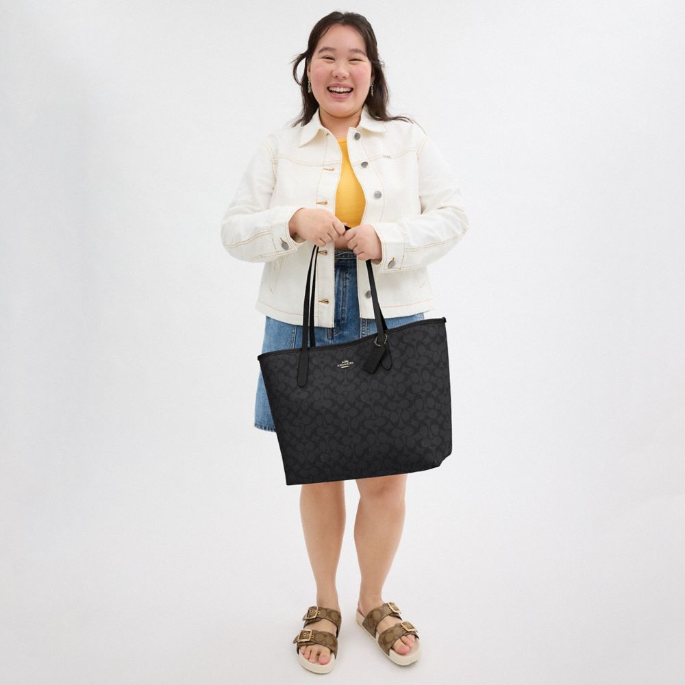 City Tote Bag In Signature Canvas