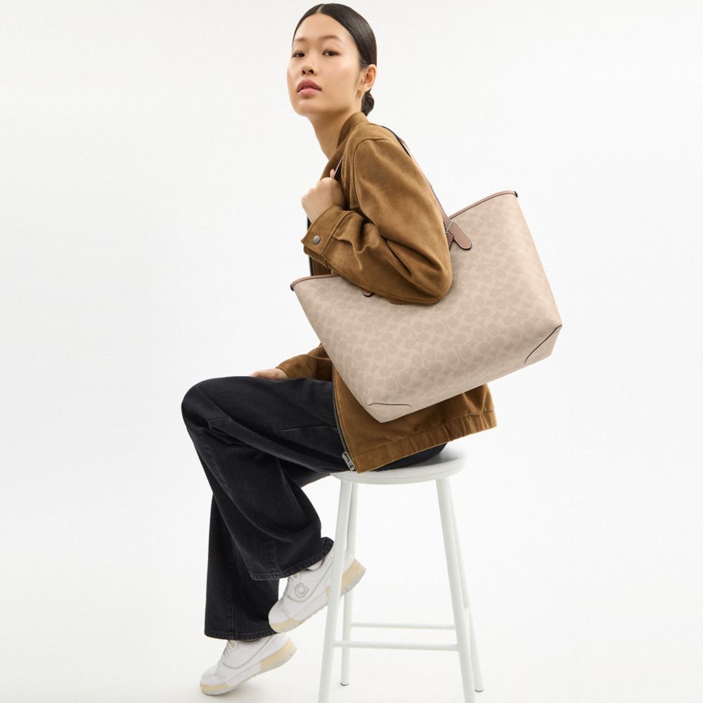 City Tote Bag In Signature Canvas