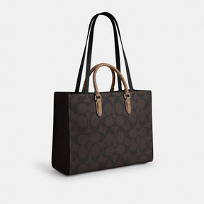 Maggie Tote Bag In Blocked Signature Canvas