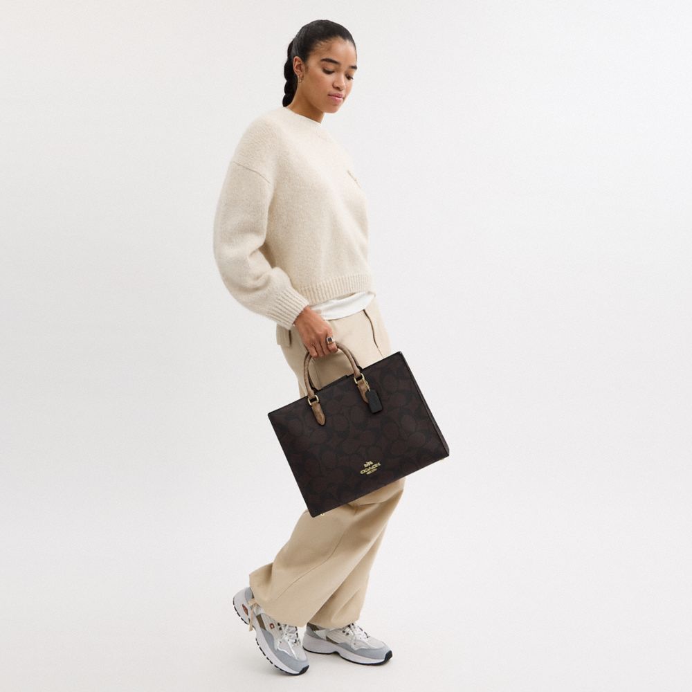 Maggie Tote Bag In Blocked Signature Canvas