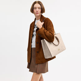 Maggie Tote Bag In Blocked Signature Canvas