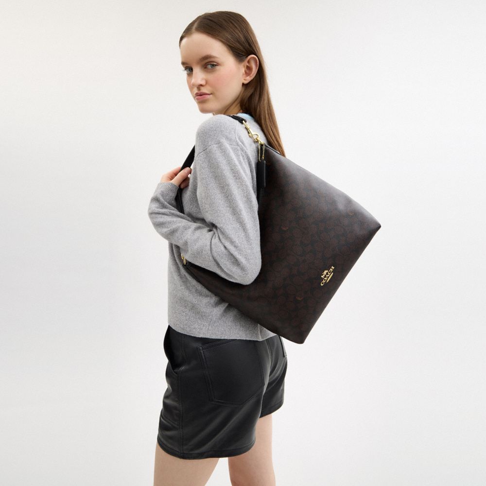 Laurel Large Shoulder Bag In Signature Canvas