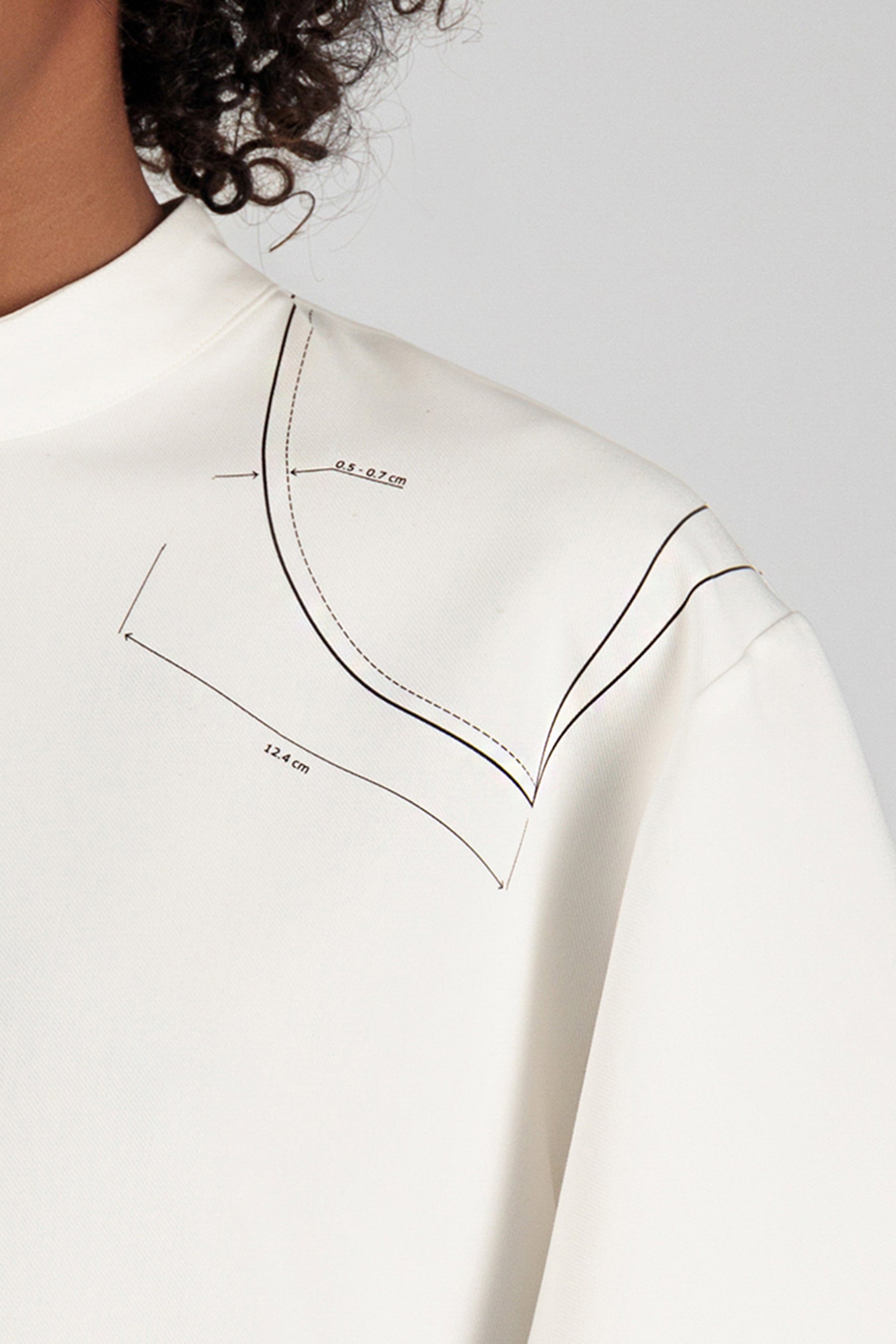 TEE W/ SHOULDER PAD PRINT