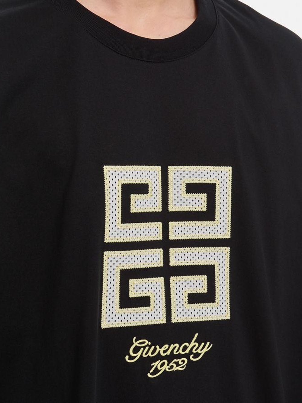 Givenchy 4G 1952 Embroidered Logo Oversized T-Shirt in Black
