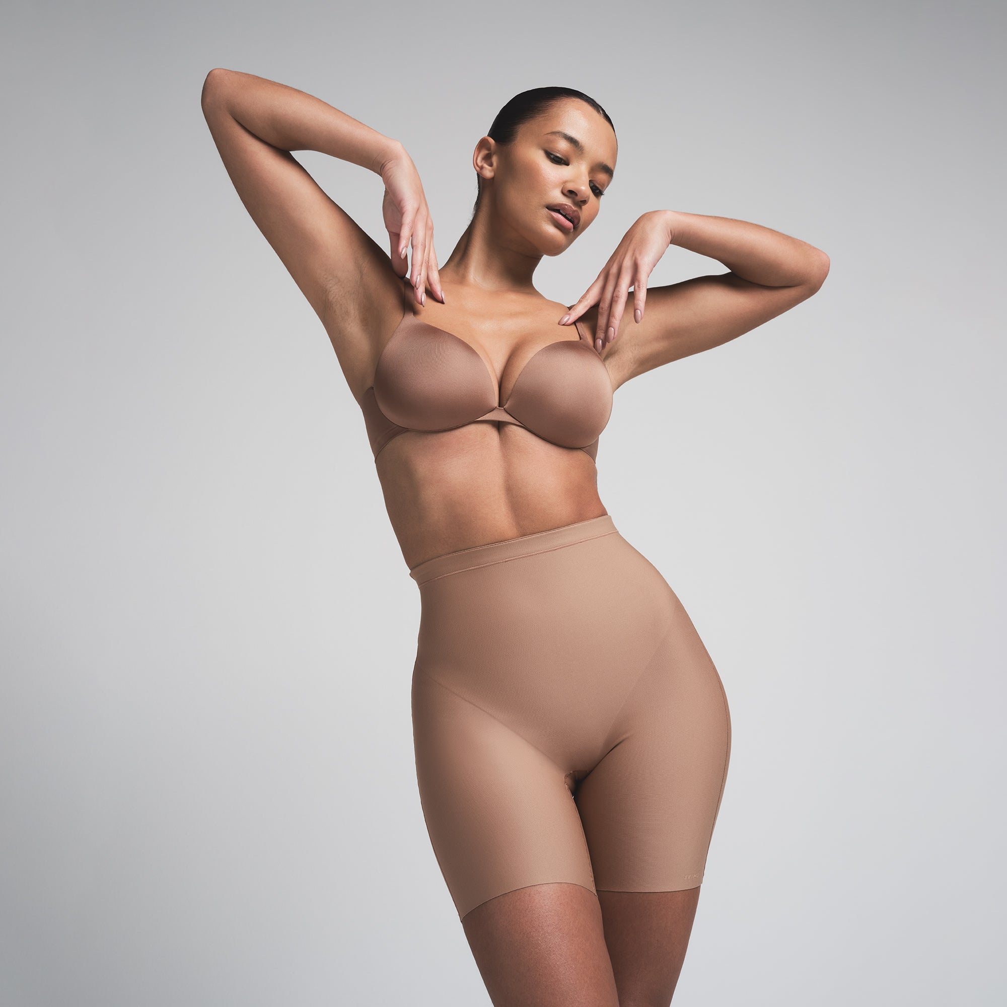 Skims Body Core Sculpt Mid Rise Short