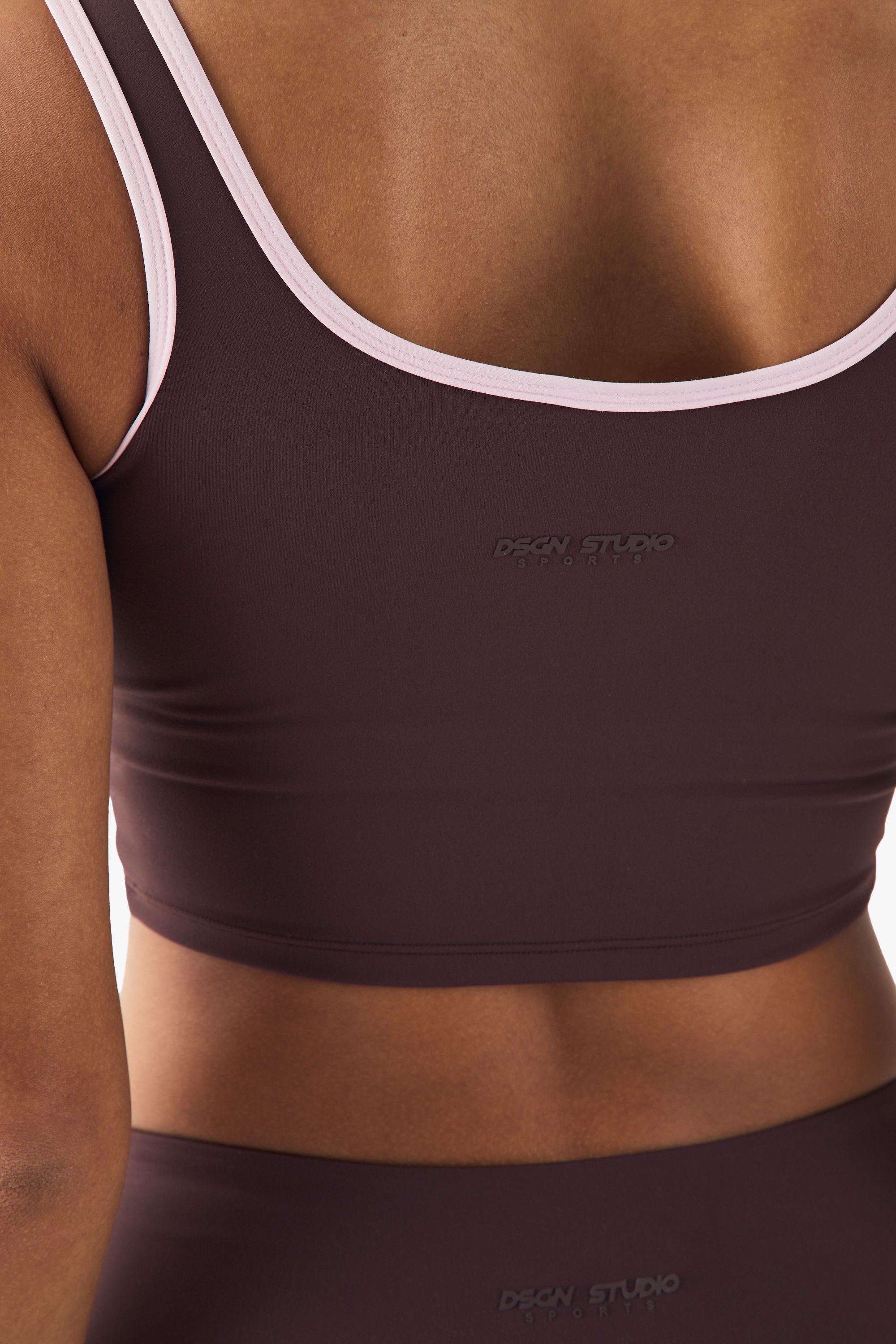 DSGN Studio Sports Ultra Sculpt Contrast Piping Padded Sports Bra