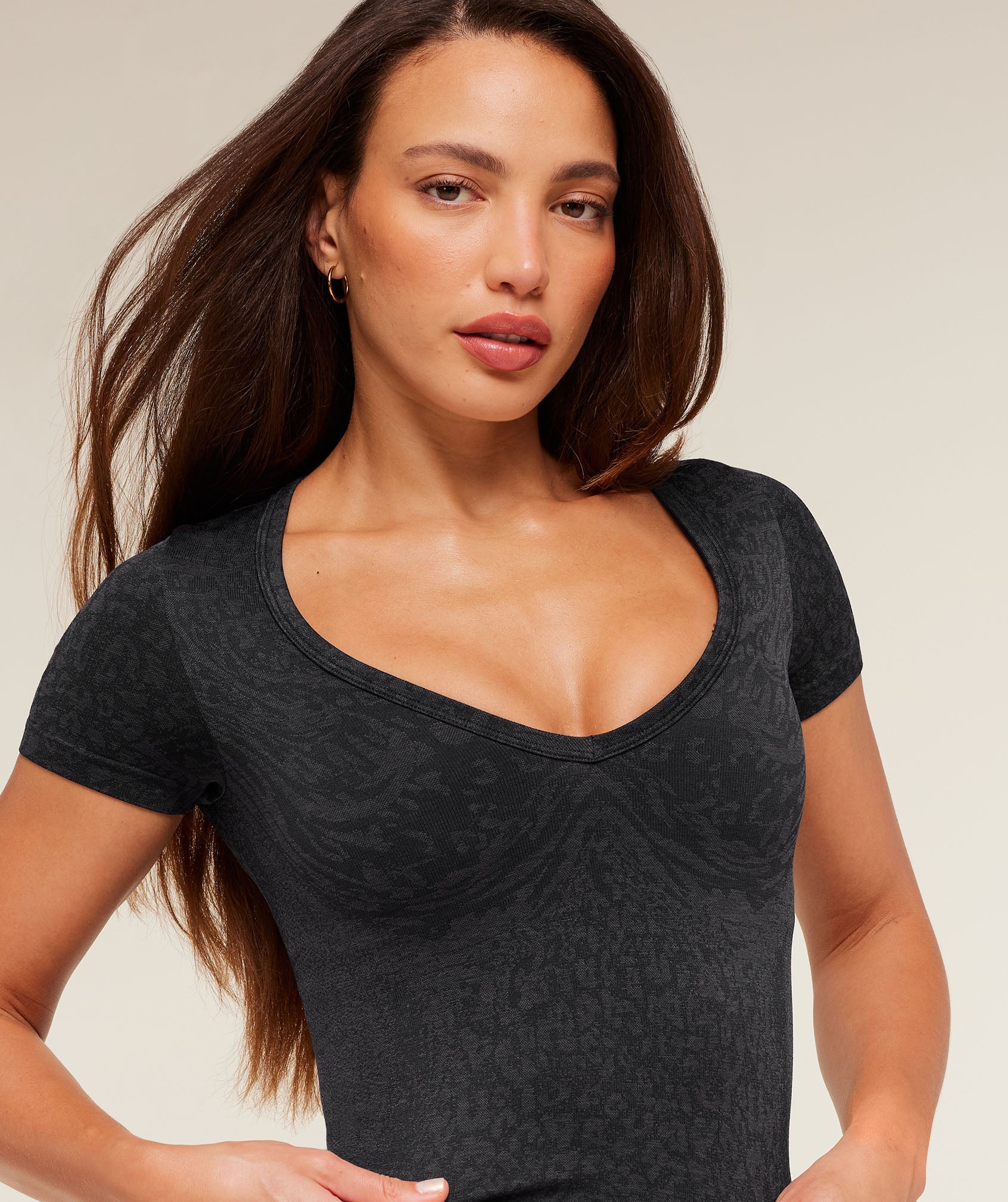 Gymshark Adapt Animal X Whitney Short Sleeve Top - Black /  Asphalt Grey