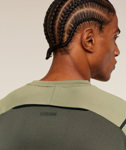 Gymshark Arrival Contrast T-Shirt -  Grounded Green /  Strength Green