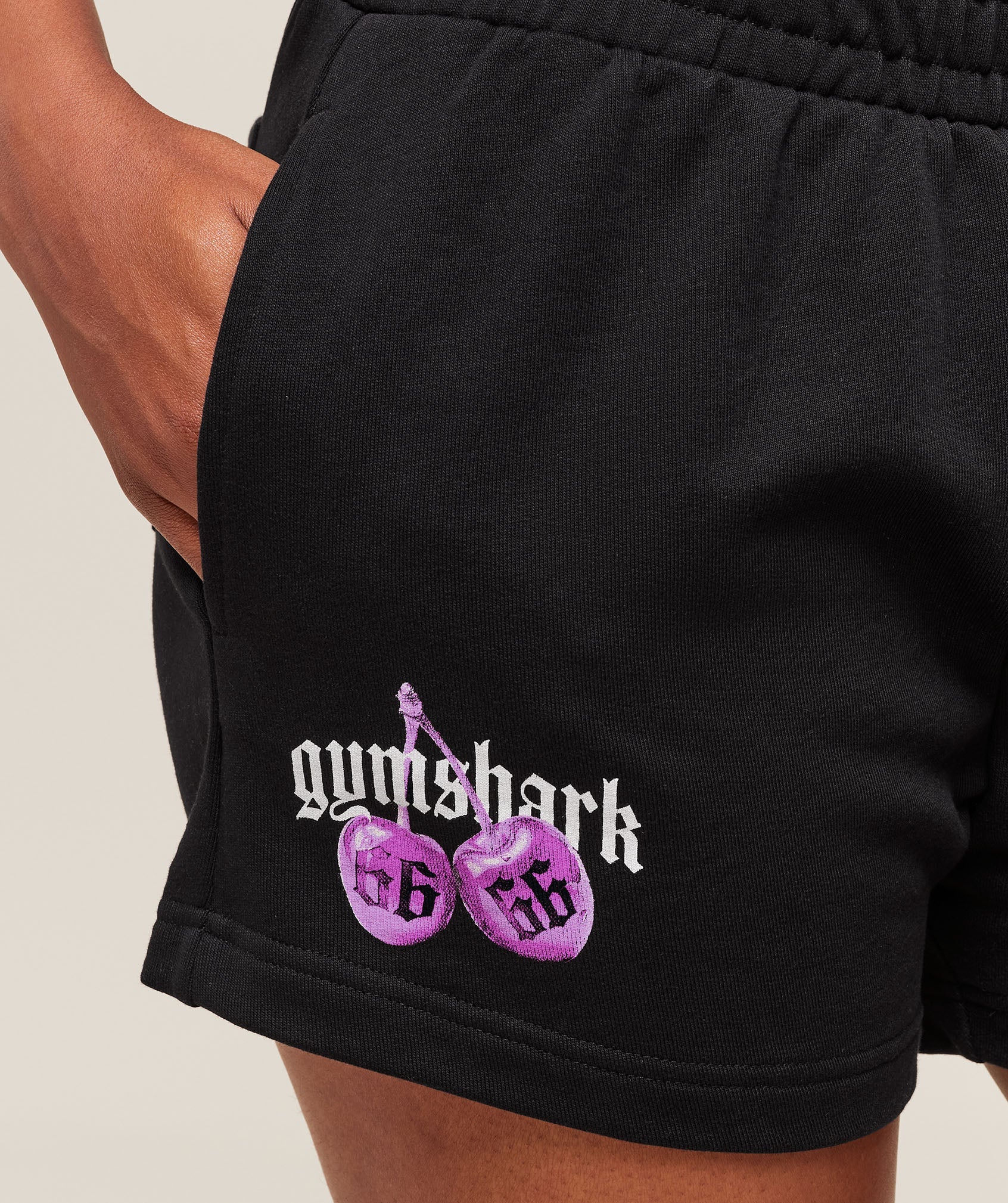 Gymshark Cherry Graphic Short - Black
