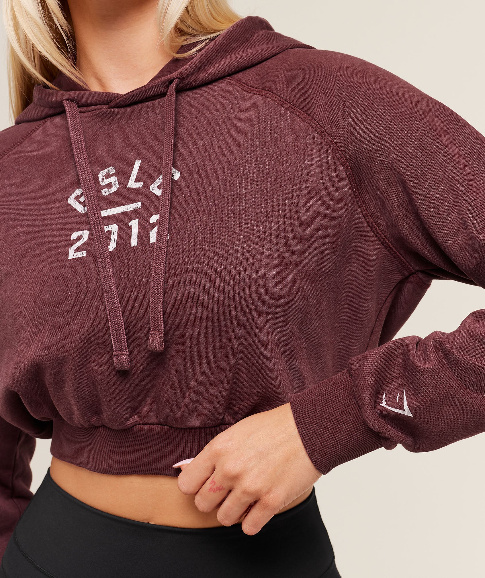 Gymshark Gymshark Lifting Club 2012 Graphic Cropped Hoodie - Rich Maroon/Wash