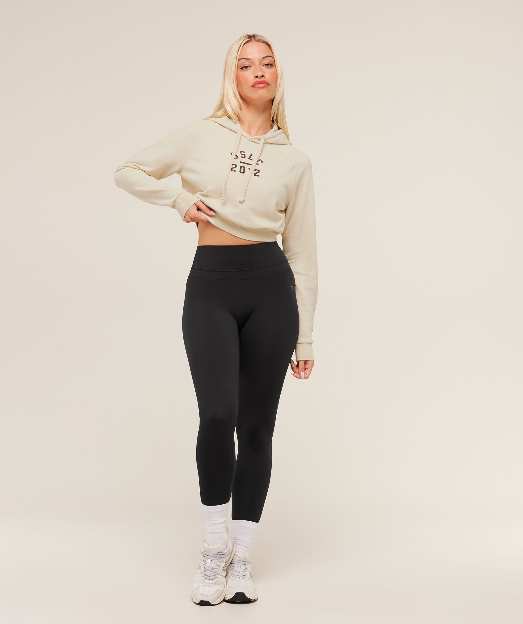 Gymshark Gymshark Lifting Club 2012 Graphic Cropped Hoodie - Stone Beige/Wash
