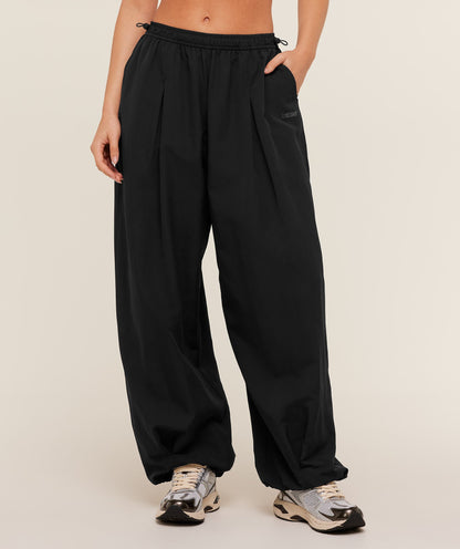 Gymshark Weekend Lifestyle Parachute Pant - GS Black