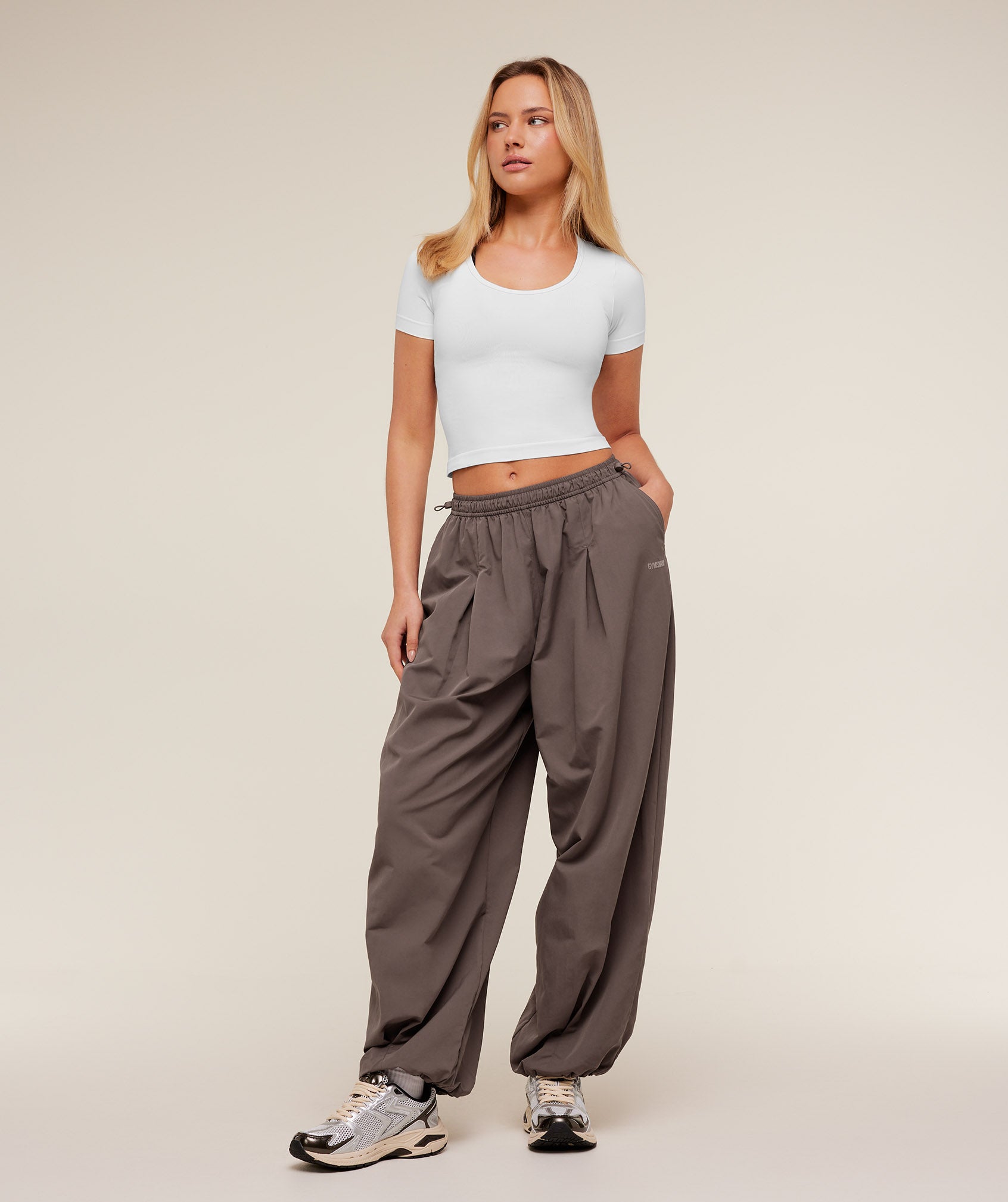 Gymshark Weekend Lifestyle Parachute Pant - Cool Brown