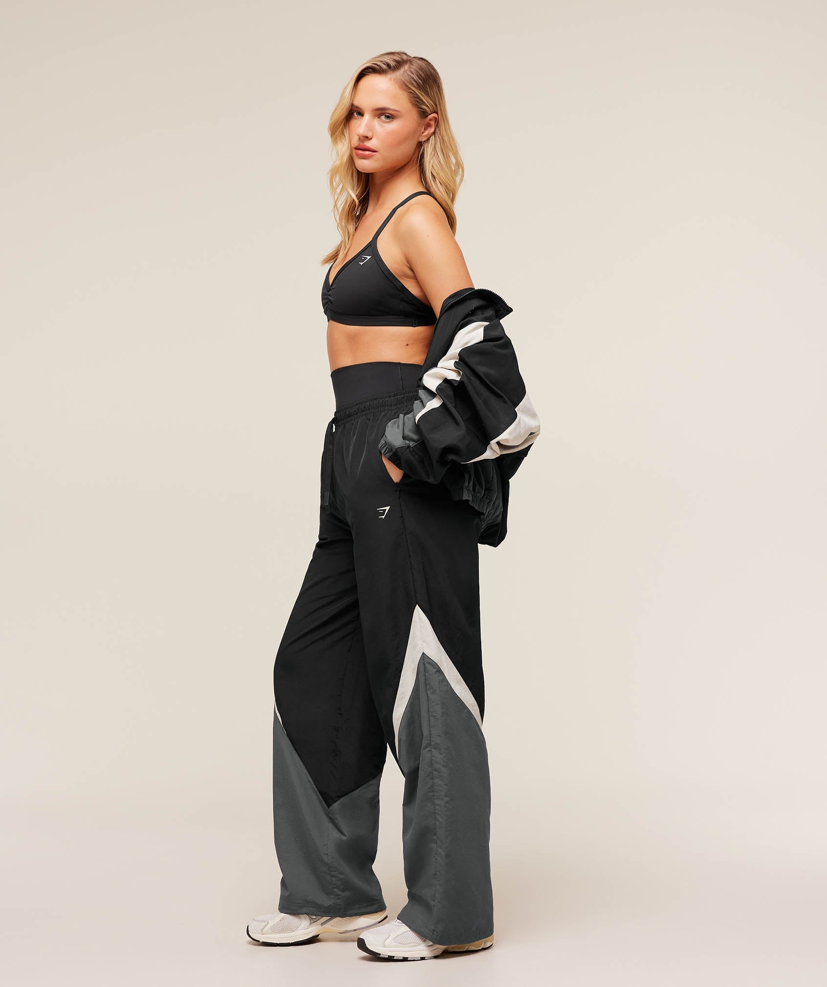 Gymshark Contrast Track Pant - Black/Graphite Grey/Oat White