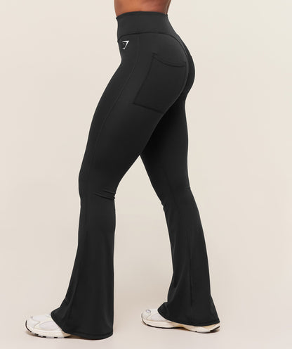 Gymshark Superset Back Pocket Flared Leggings - Black