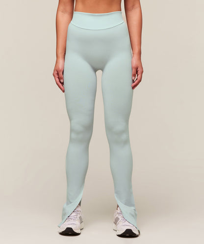 Gymshark everywear Warp Knit Flare Leggings - Frost Blue