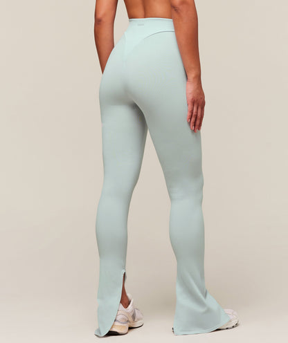 Gymshark everywear Warp Knit Flare Leggings - Frost Blue