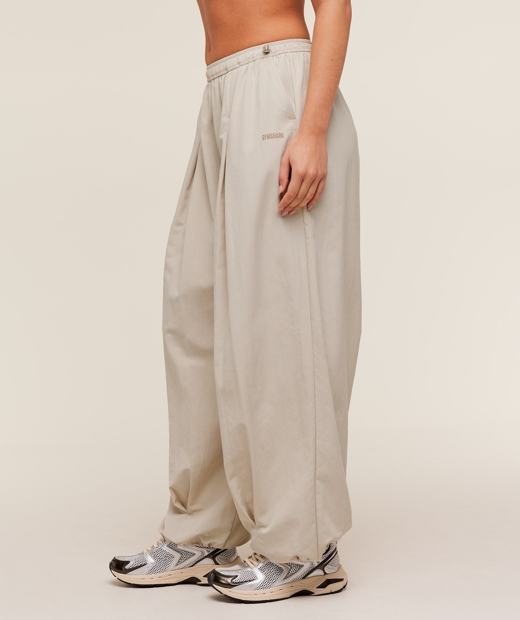 Gymshark Weekend Lifestyle Parachute Pant - Pebble Grey