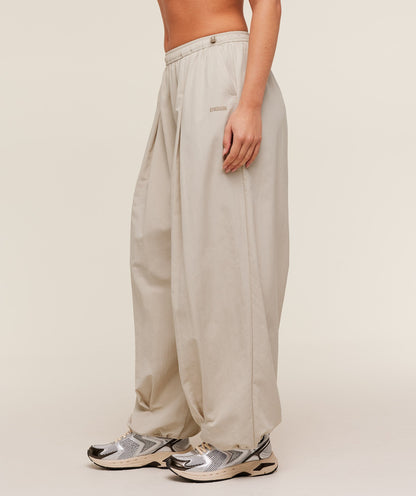 Gymshark Weekend Lifestyle Parachute Pant - Pebble Grey