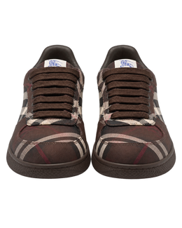 Lace-up sneakers with a checkered pattern
