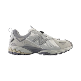 610t Sneakers