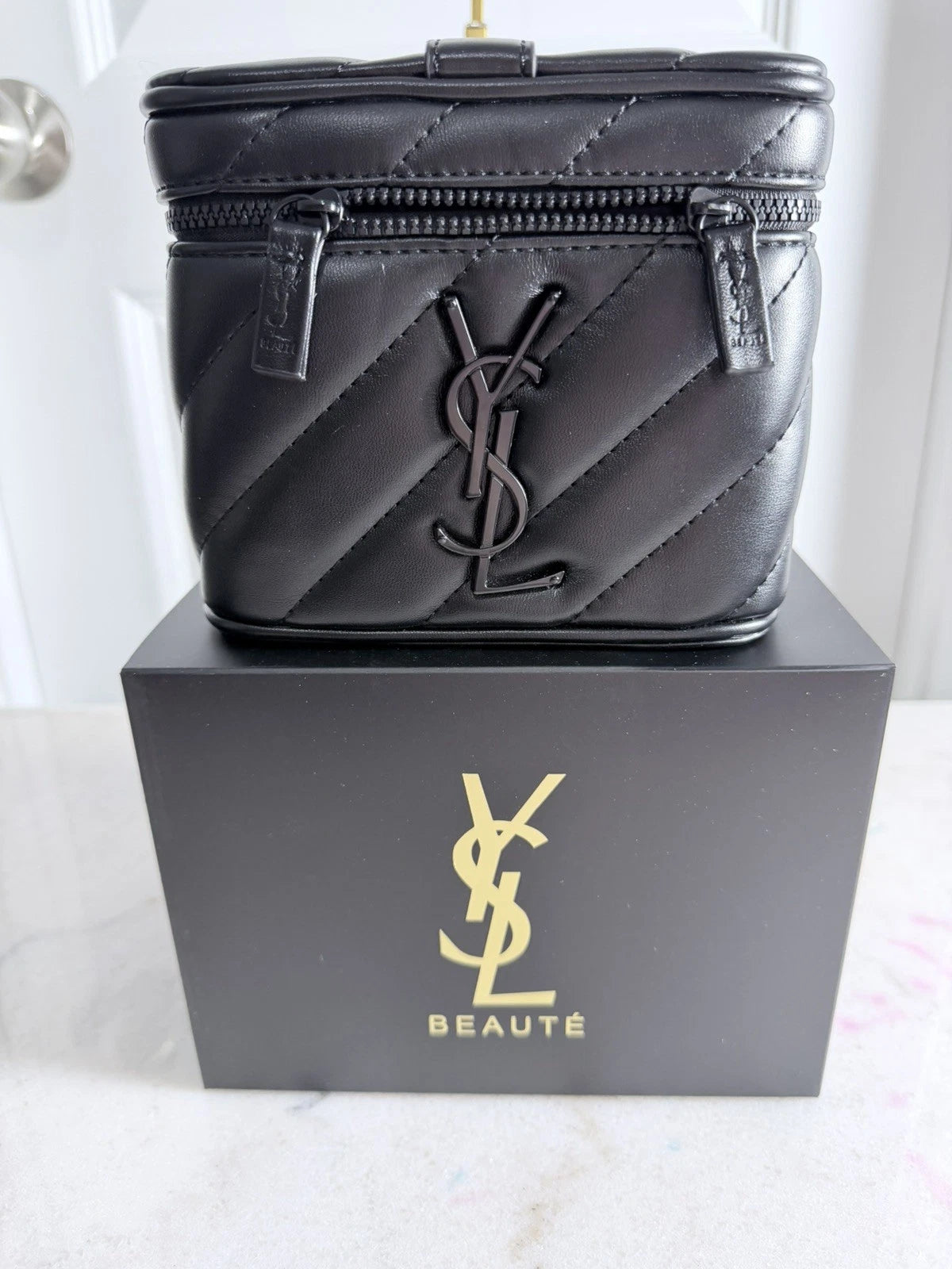 Yves Saint Laurent Beaute Beauty VIP Vanity Gold