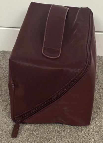 Gucci Beauty Vip Gift Red Toiletries Bag