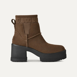 UGG® Moxy Chelsea Boot – Bold Style Meets Everyday Comfort